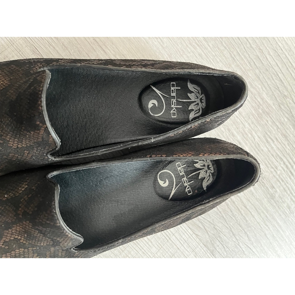 Dansko Olivia bronze snake leather loafers size 7 - Picture 7 of 11